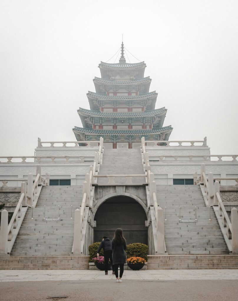 Explore Gyeongbokgung Palace, a historic landmark in Seoul, showcasing Korean architectural grandeur.